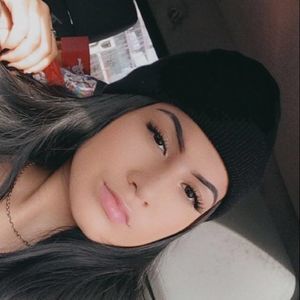 Meet your Posher, Dominique